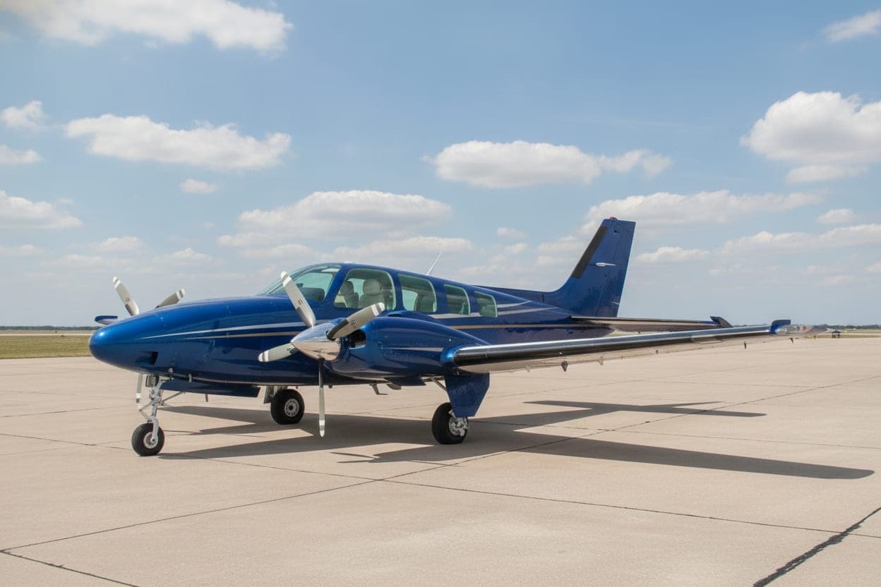 BARON 58 exterior